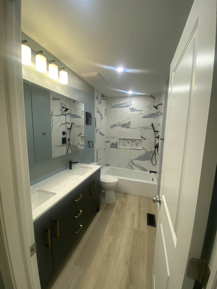 Full-Bathroom-and-Hallway-in-Sewell-NJ-1