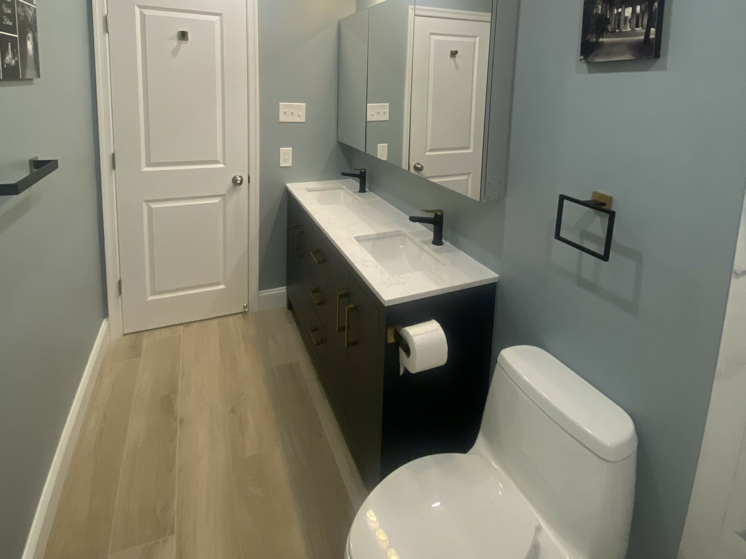 Full Bathroom & Hallway in Sewell, NJ